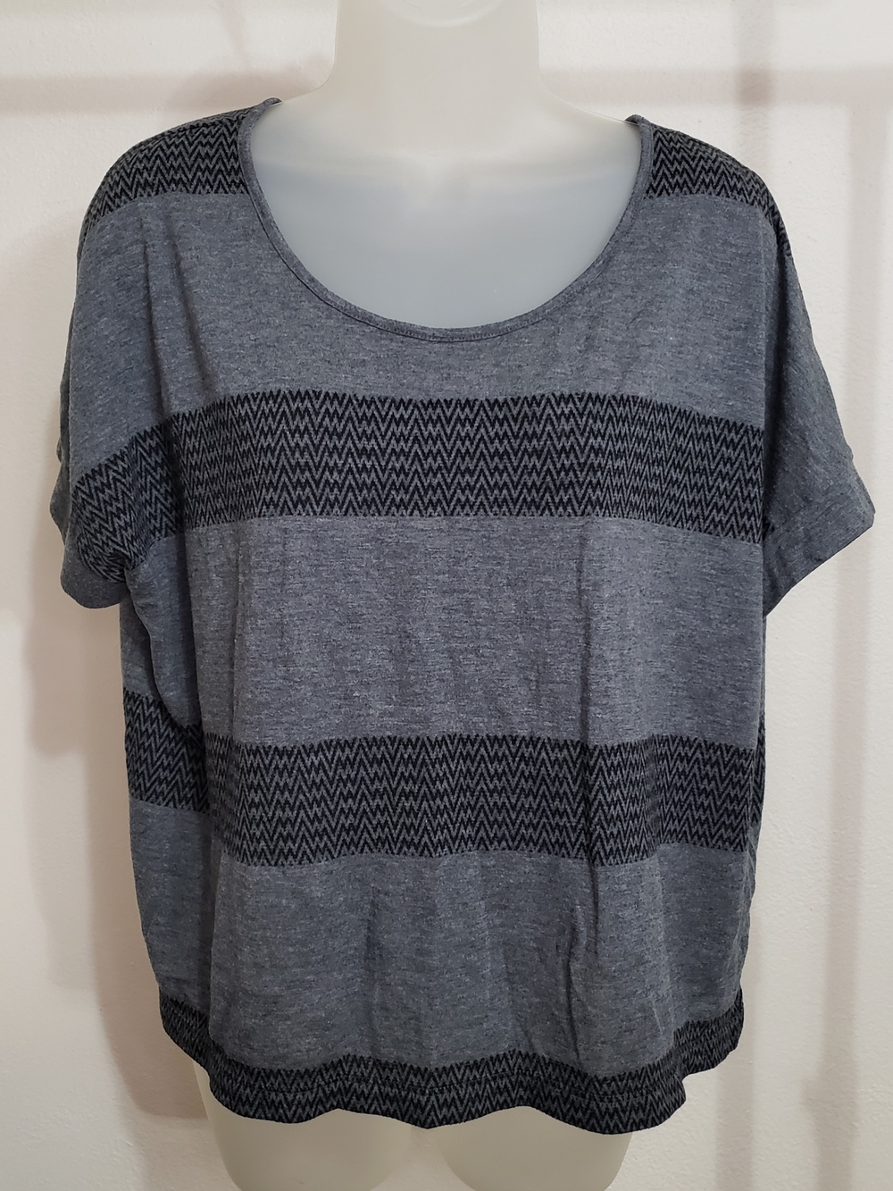 Old Navy Women's Gray Short Sleeve Stripe Top